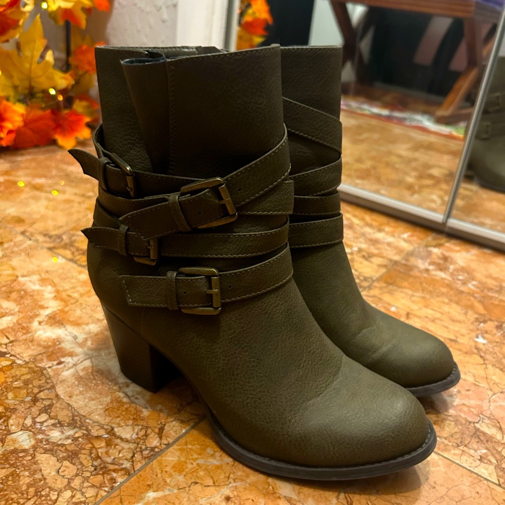 Mid- Calf Buckle Combat Boots